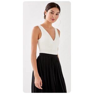 ! Love, Bonito White V-Neck Padded Sleeveless Bodysuit sz US 2